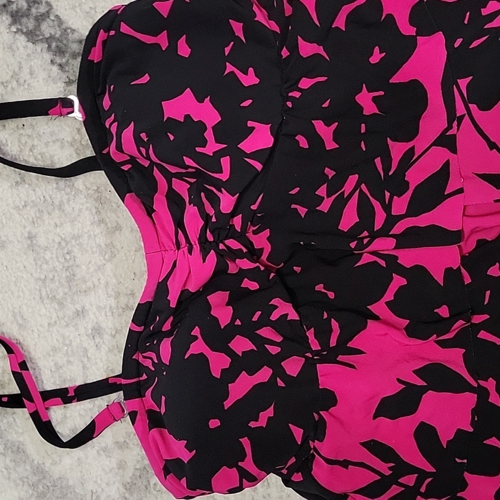 Ruffled all around fushia and blank tankini top